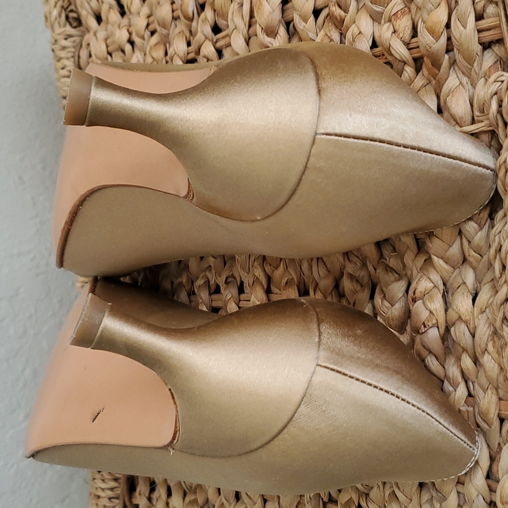 Stuart Weitzman - Picture 4 of 6